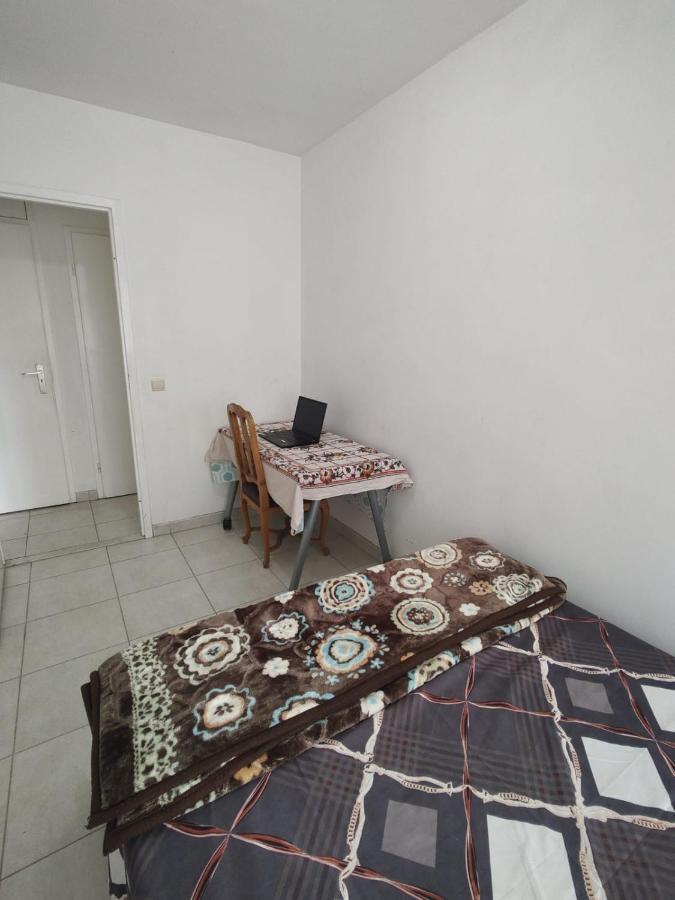 Private Room In An Appartment -Near To Brussel Central With Lift - Not A Hotel Εξωτερικό φωτογραφία